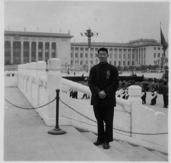 1959年10月1日，金国章院士因研究成果受邀在天安门观看了国庆十周年阅兵式，终生引以为豪.jpg