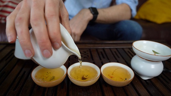 杰克与陈杰泡功夫茶.jpg