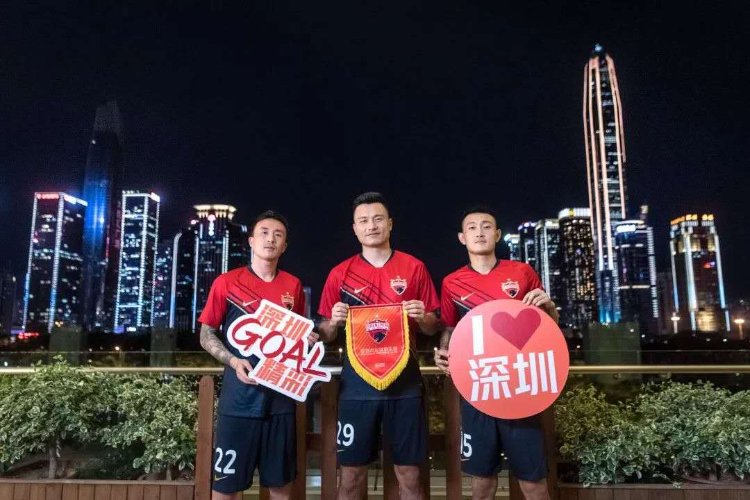 郜林王永珀拍大片致敬特区40周年,用好成绩为城市建设添砖加瓦
