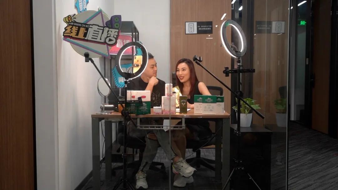 “港夫广妻”联手闯入电商行业，有颜又有才，我酸了