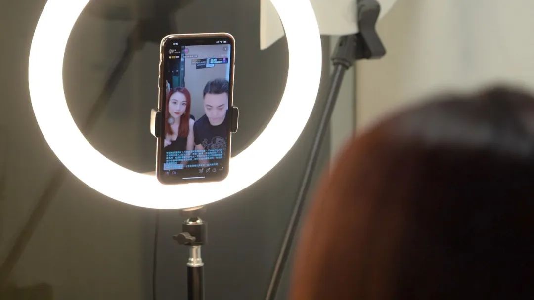 “港夫广妻”联手闯入电商行业，有颜又有才，我酸了