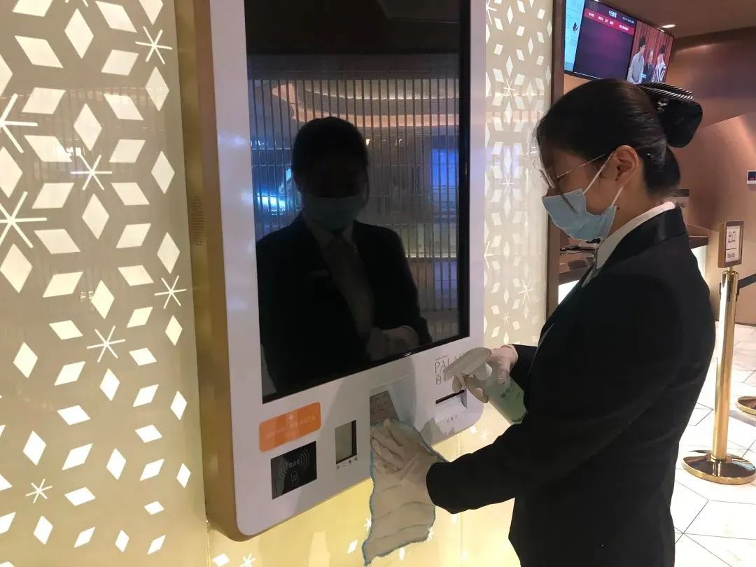 电影院停摆时,这家影院的员工居然自导自演拍了一部短片