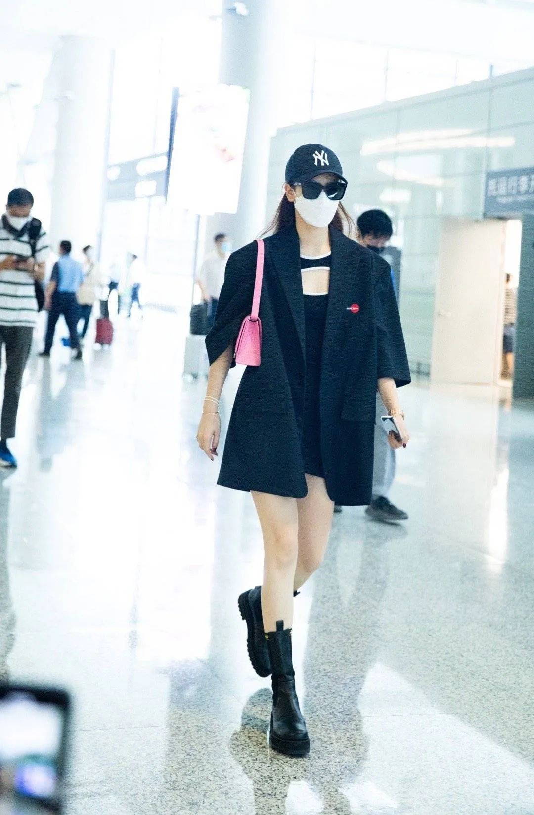 1080x1647_5238cb5f32bb90e8.jpg