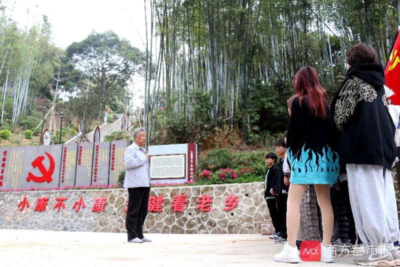 这所高校的思政课堂不在教室在邓山村里