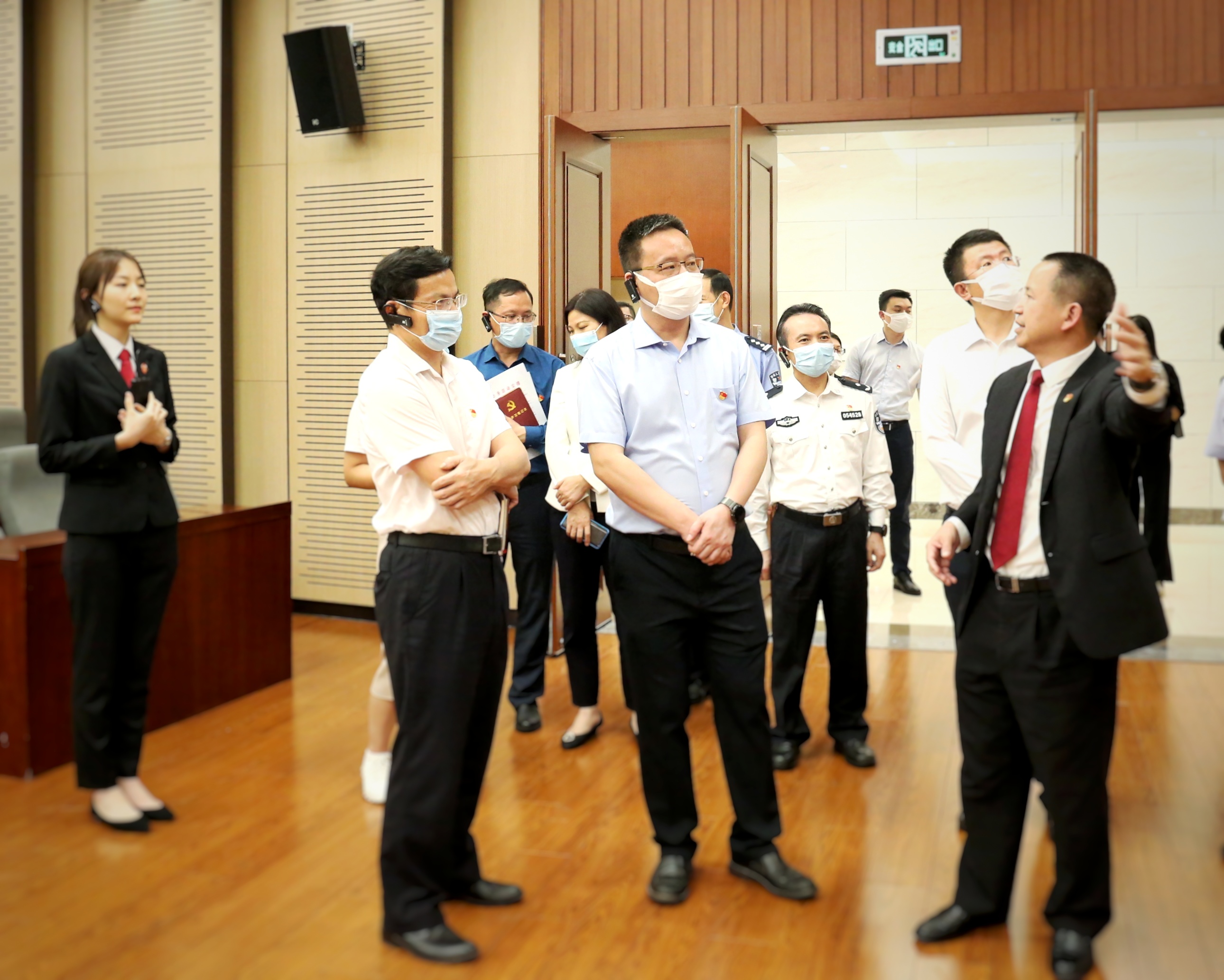 南方都市报:龙华区委书记王卫率队调研全区政法队伍