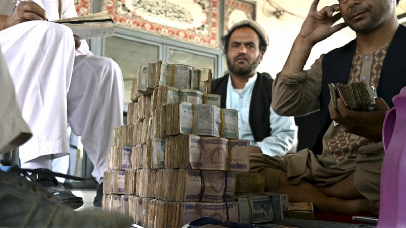 imagefile Afghan-currency-crashes-amid-turmoil-as-central-bank-chief-flees.jpg