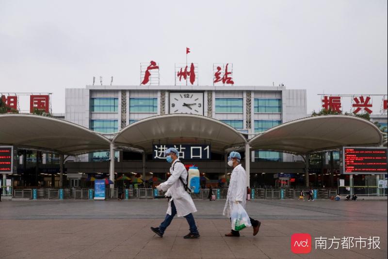 记者扫街察看当下广州社区喊你听妈妈的话把口罩戴好