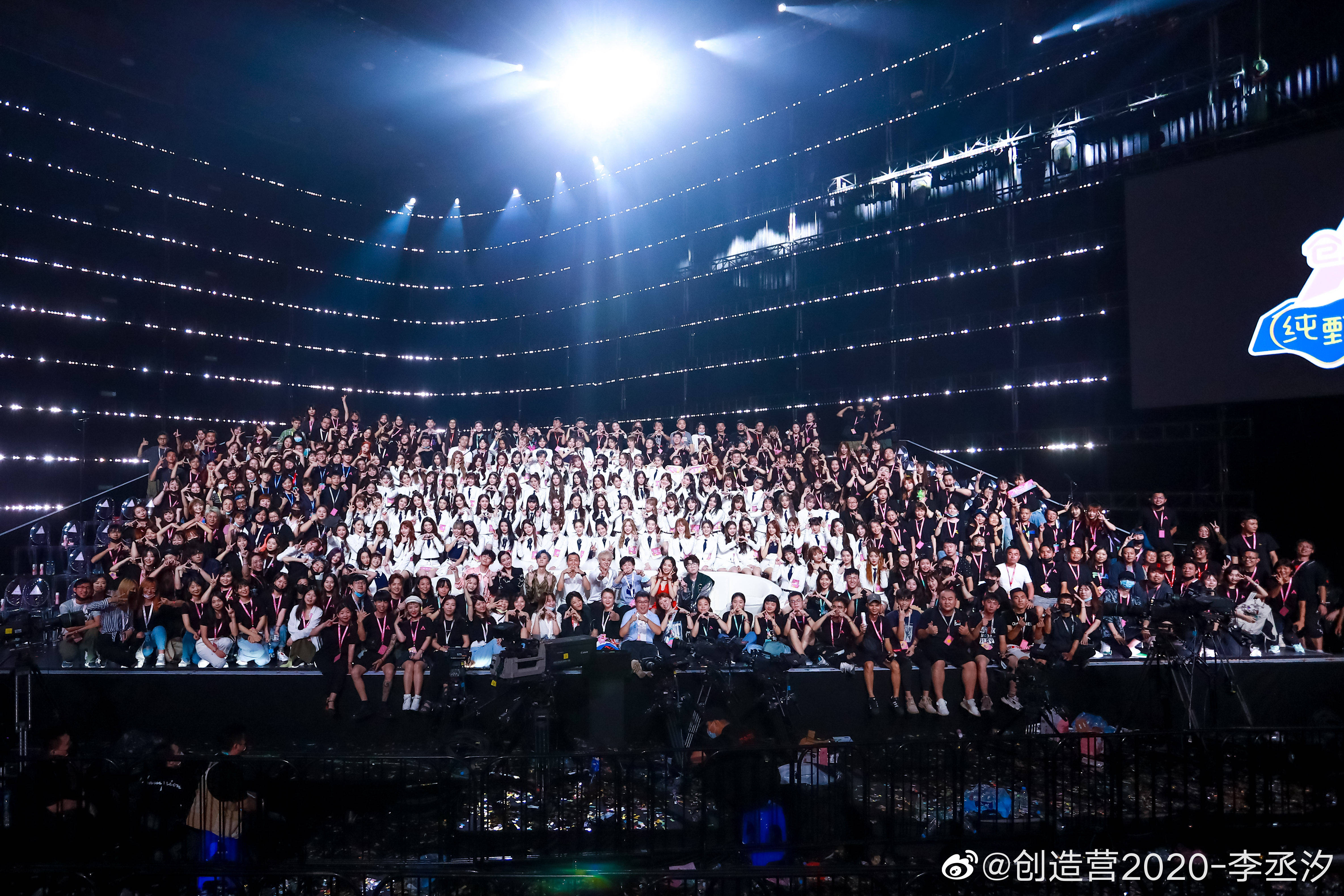 站上女团选秀舞台的李丞汐北大元培学院毕业辞掉高薪工作追梦