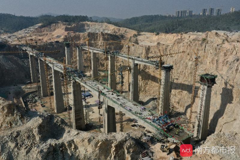 赣深高铁惠州段最高桥梁合龙