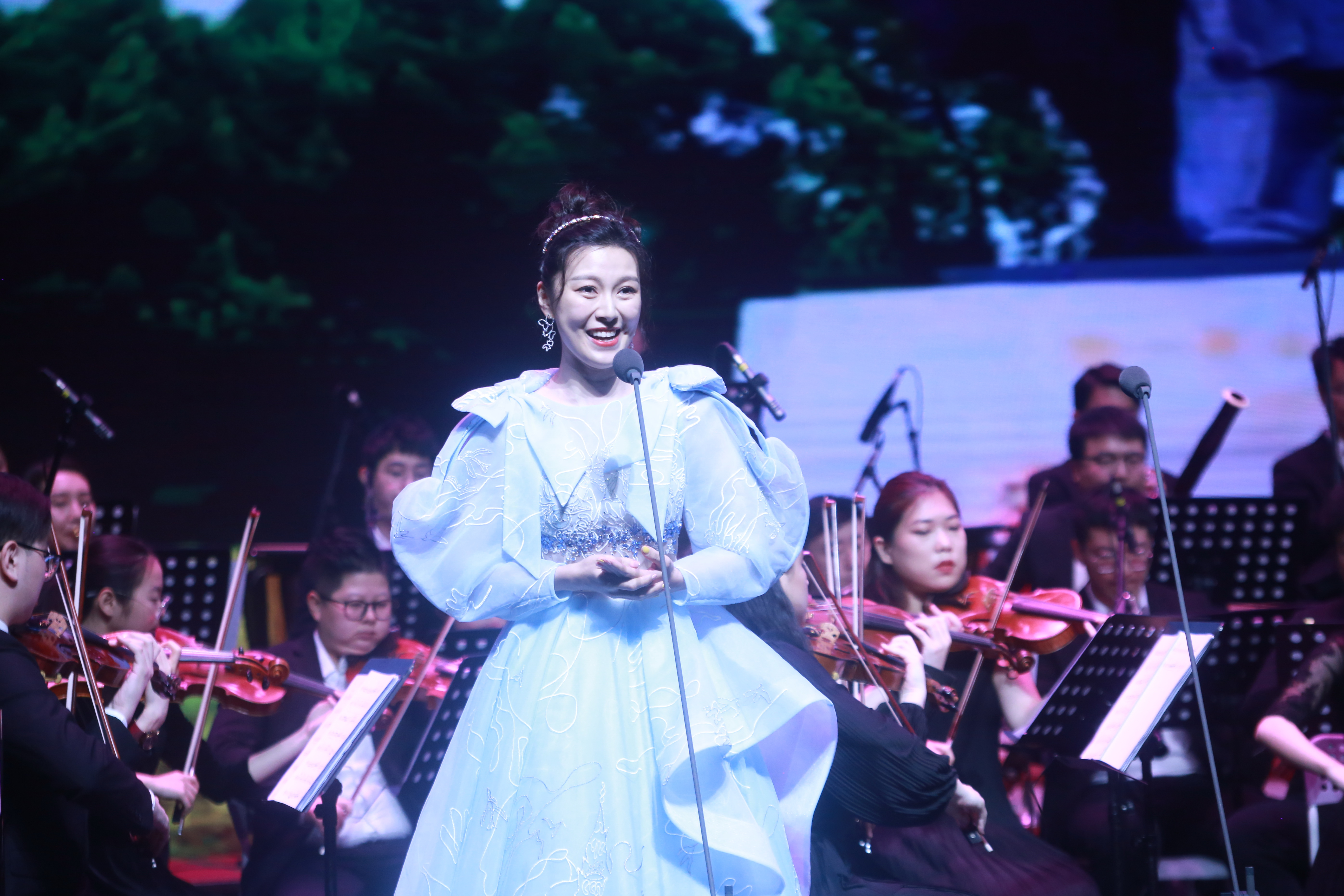 唱响福田原创歌曲!著名花腔女高音常思思演绎《春天的请柬》