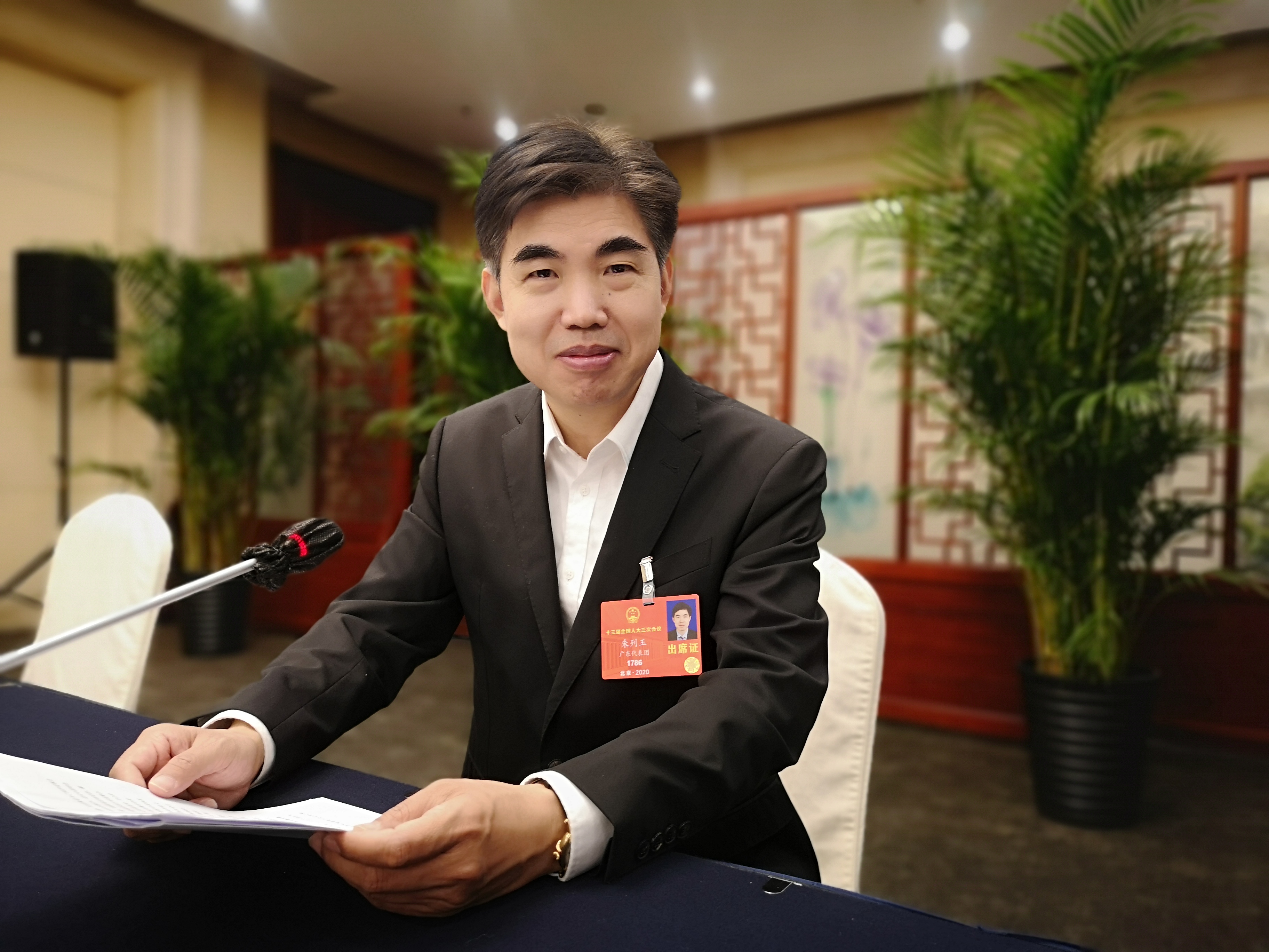 人大代表朱列玉:建议打击平台利用垄断地位发起"价格战"