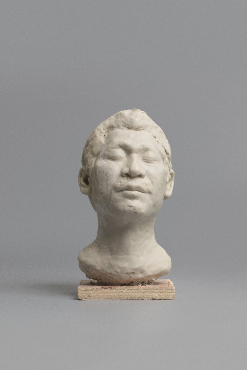 欧阳嘉男 《男头像》 玻璃钢 2019年 指导教师:黑晓东.jpg