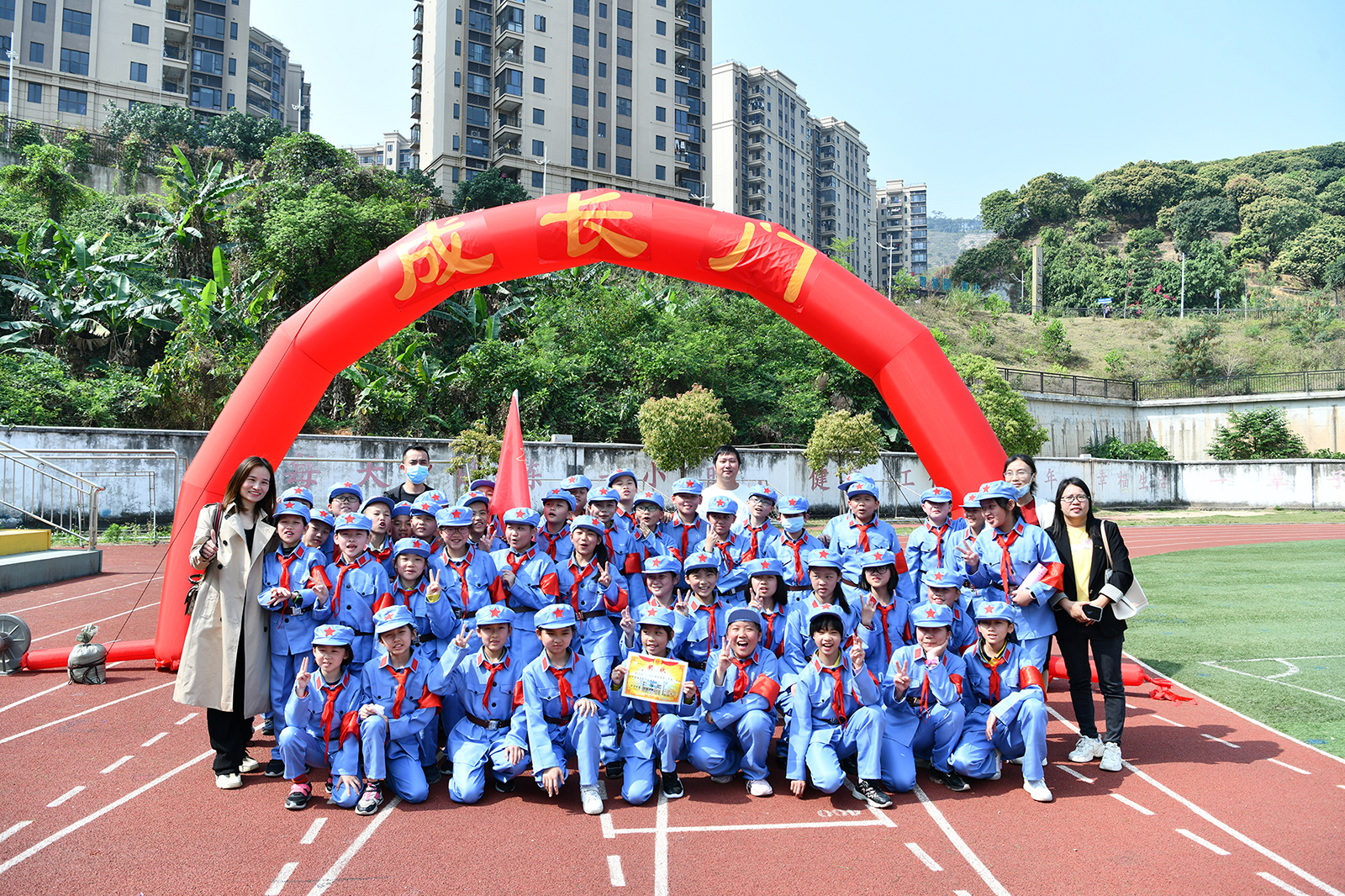 樟木头镇中心小学举办成长礼活动,603名四年级学生参与