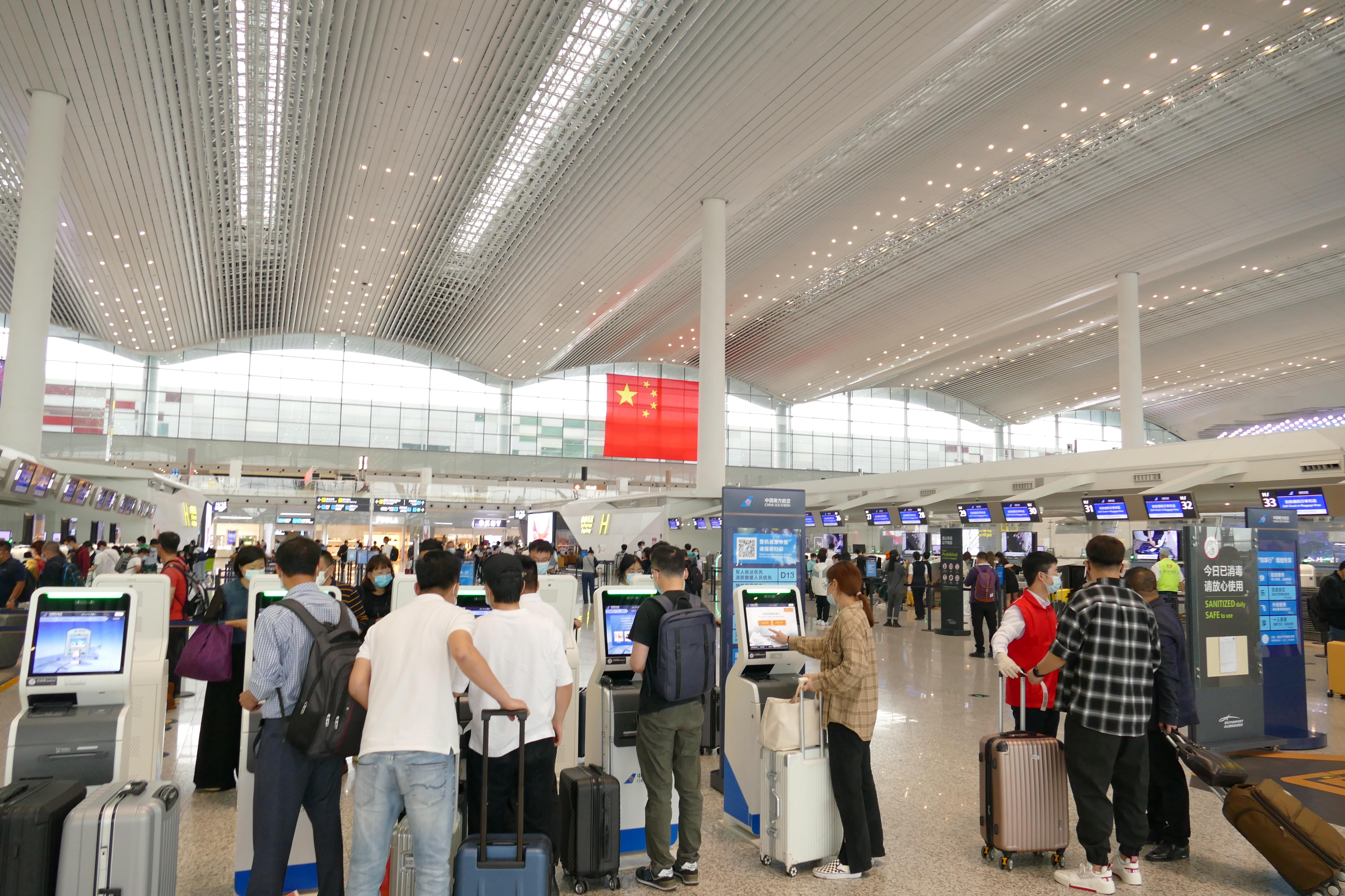 广州白云机场,五一假期客流量显著增加