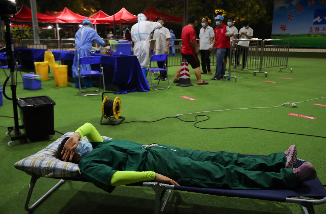 日与夜,爱与暖:龙华抗疫一线的那些动人场景