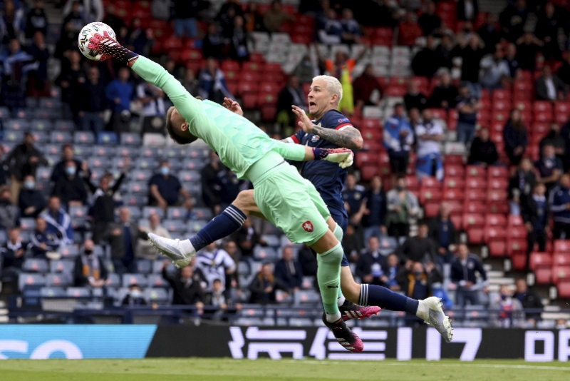 4米神仙吊射进球!几乎预定本届欧洲杯最佳进球