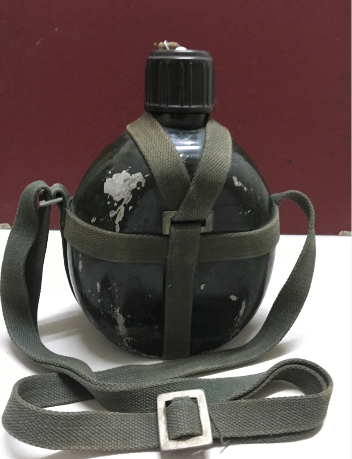 一个漆色脱落的行军壶,装满两代人的梦想